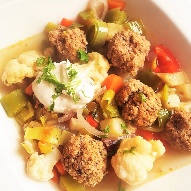 Gemüsesuppe mit Hackbällchen