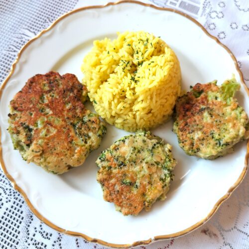 Brokkoli-Puffer mit Curry Reis,