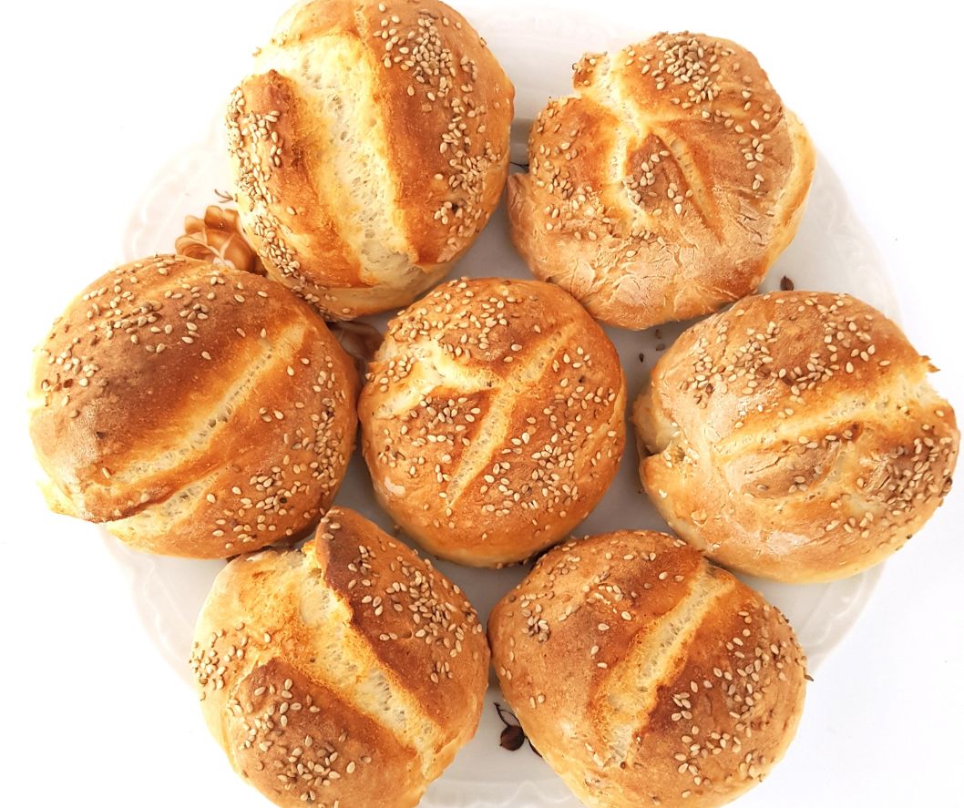 Frische Sesambrötchen selber backen