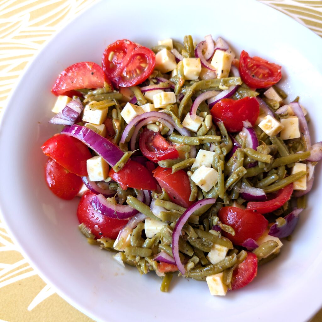 Prinzessbohnen Salat mit Tomaten und Gouda – Einfaches und gesundes Rezept