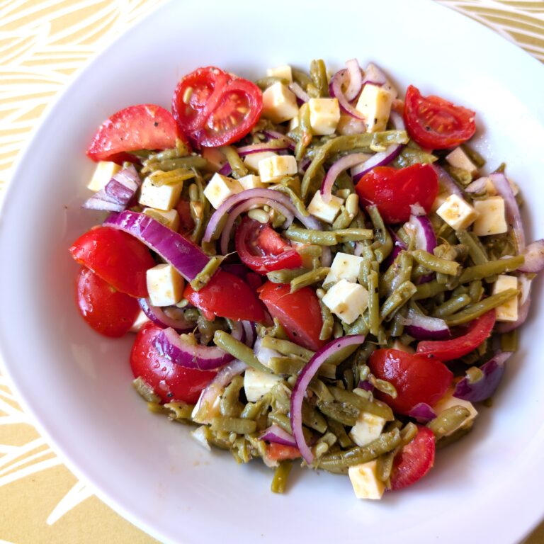 Prinzessbohnen Salat mit Tomaten und Gouda – Einfaches und gesundes Rezept
